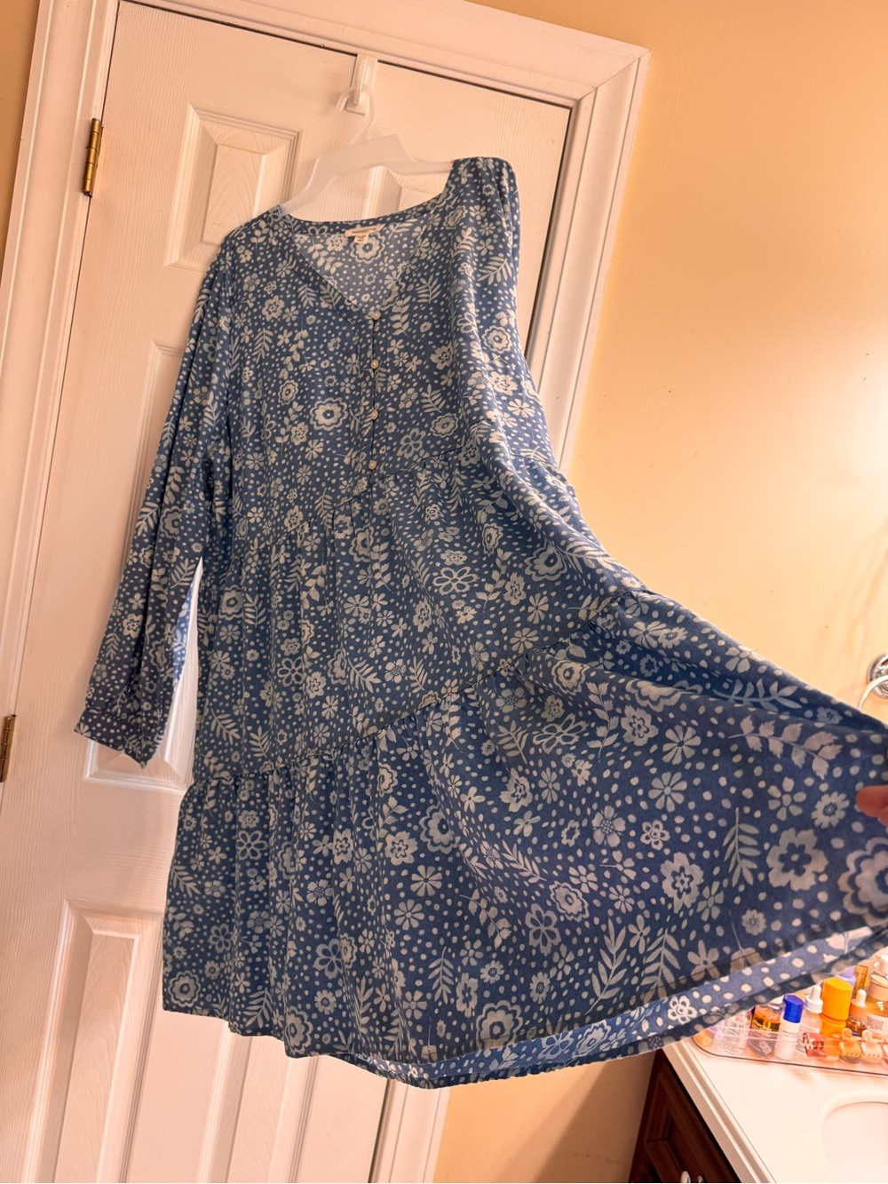 beachlunchlounge Blue and White Floral Tiered Midi Dress - Picture 3 of 9